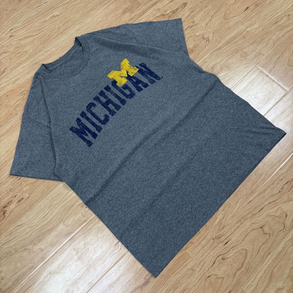 Vintage L Michigan Wolverines lightly Distressed College Graphic T-Shirt